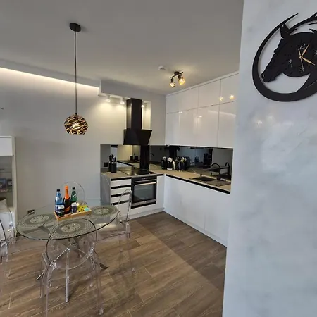 Reko Z Basenem I Tuż Przy Plaży Rewal