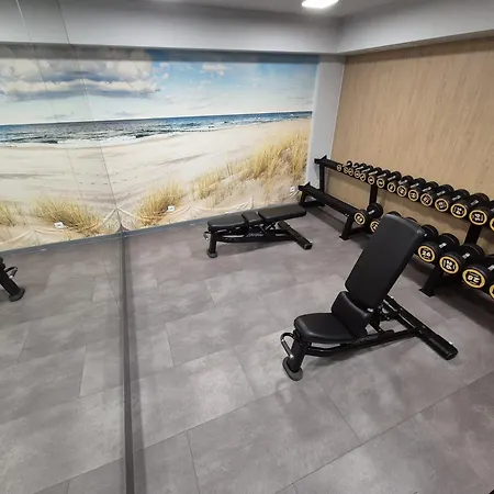 Reko Z Basenem I Tuż Przy Plaży