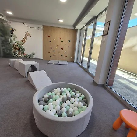 Reko Z Basenem I Tuż Przy Plaży Apartament *