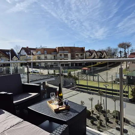 Reko Z Basenem I Tuż Przy Plaży Rewal