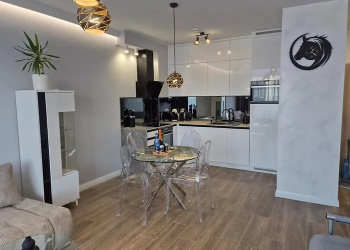 Reko Z Basenem I Tuż Przy Plaży * Rewal