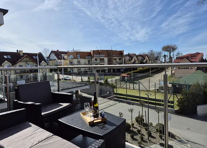 Reko Z Basenem I Tuż Przy Plaży Rewal