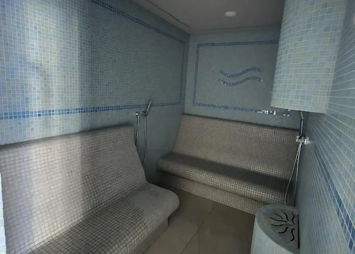 Reko Z Basenem I Tuż Przy Plaży